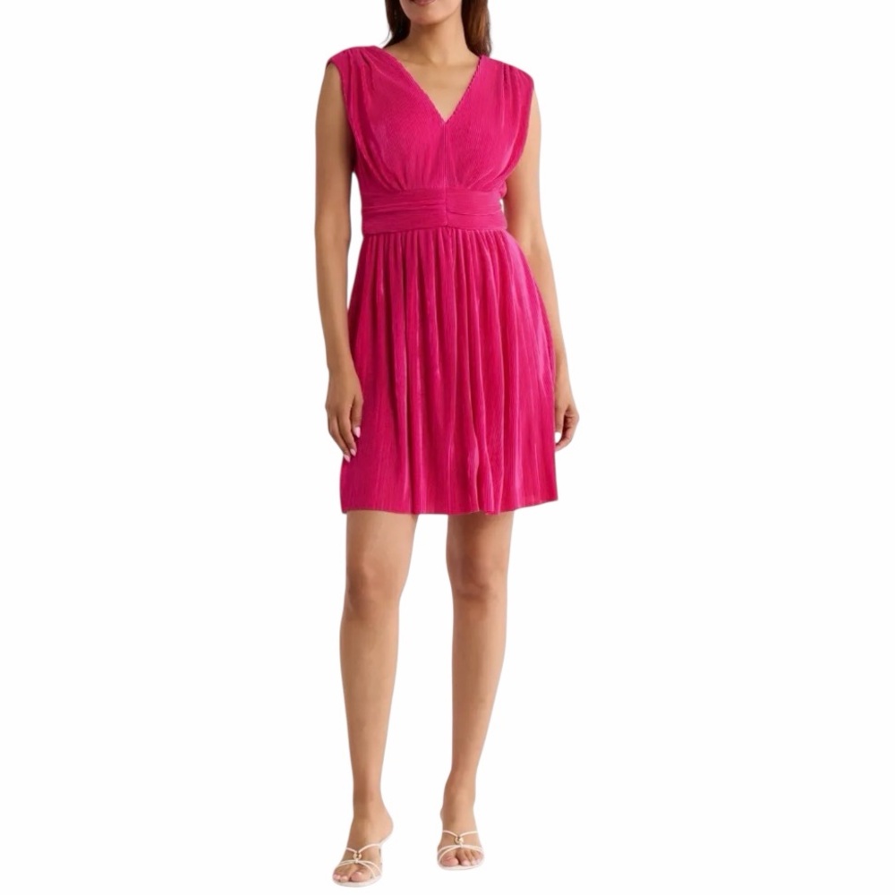 VINCE CAMUTO V Neck Plisse Dress